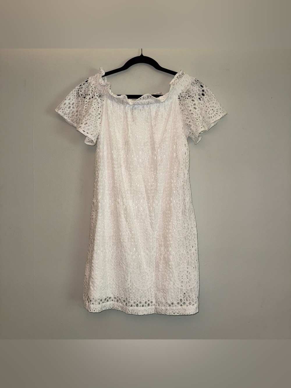 A.N.A White lace mini dress with short sleeves sz S ✨